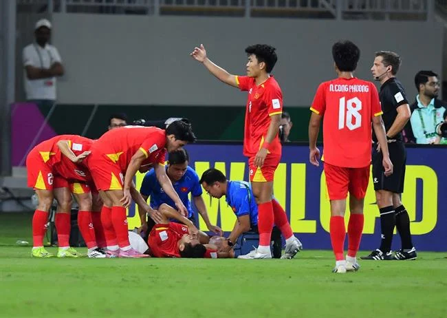 Hình ảnh minh họa trung tâm hỗ trợ khách hàng của F169, với biểu tượng tai nghe và các kênh liên lạc